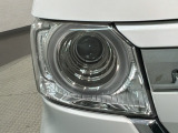 LEDヘッドライトは、点灯の瞬間から最大光量を発揮し、突然暗くなるトンネルなどでの安定感を高めます。