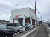 新車、中古車専門のU-Selctコーナー店を併設した大規模拠点です。