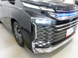 LEDヘッドライトです。デザイン性がよくとても明るいので、夜間の走行や悪天候でも安心です。しかも長寿命!