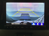 バックでの車庫入れも安心です! リアカメラが付いているバックモニター付のナビを装備しております。操作線もついており距離感も画面から確認できます。