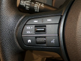 【ステアリングリモコン】ステアリングにオーディオ調節可能なスイッチが装備されていますので運転中でも視線をそらさずにオーディオの調節が可能です!