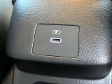後席の方もスマートフォンの充電ができるので便利です。