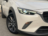 【LEDヘッドライト】悪天候や夜間走行時も良好な視界を確保し安心して運転できる高輝度LEDヘッドライトを装備!点灯速度が早く、消費電力も抑えられています。
