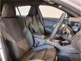 室内は大変綺麗に扱われており、タバコも吸われていない為、車両以外の臭いは感じられません。禁煙車両をご希望の方はこちらのお車をお奨め致します。