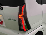 精悍なカスタム専用デザインのLEDリヤコンビネーションランプ(LEDストップランプ)で省電力・長寿命化を実現。