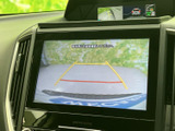 後方の様子を画面で確認でき、駐車時や後退時の周囲確認をサポートします。ガイドラインも表示されるため、車庫入れの目安をつかみやすく、日々の駐車をより安心して行えます。