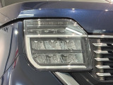 LEDヘッドライトは、点灯の瞬間から最大光量を発揮し、突然暗くなるトンネルなどでの安定感を高めます。