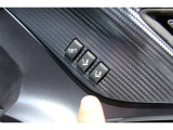 運転席のシートポジションは2パターンまでメモリーできます、他の人がシートを動かしてもドアトリムのスイッチでワンタッチで元通りに戻せます