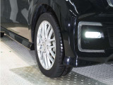 ◆純正ホイール装着車◆シンプルなデザインのホイールキャップ付きです。