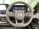 インテリアに合わせたデザインのステアリングは、運転される方のことも考え、運転しやすい形状、大きさです。是非一度、実際に触ってお確かめください。