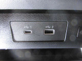 USB充電専用電源ソケットも付いています。モバイル機器などの充電専用