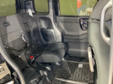 後席をはね上げれば、「もうひとつの荷室」が生まれます。