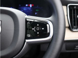 最新の音声認識技術により、自然に話しかけるだけであなたの指示を理解します。特定の言い回しを憶えておく必要はなく、エアコン/ナビゲーション/エンターテイメント/などを、ボイスコントロールで操作できます。