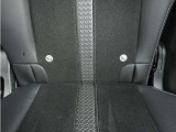 ◆ISOFIX◆シートベルトいらずでチャイルドシートと固定金具を連結するだけでガッチリ固定できます。