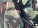 NISMO専用デザインのクッション性能が高く、程よく体をホールドしてくれるフロントシートなので、ゆったりとした運転を楽しんで頂けます。