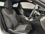 スポーツシートはサポートも良く長時間運転しても疲れません。