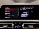 【ⅰドライブナビゲーション】文字情報も鮮明に表示する高解像度カラーディスプレイを採用。視認性に優れた地図デザインと特徴的な建造物を目印にした描写表示で現在位置を把握できます。地図データの更新も可能です