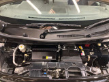 エンジンルームもクリーニング済みできれいですよ。日産の整備士がしっかりと丁寧に点検していますので安心してお乗りいただけます