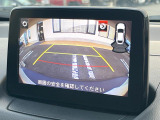 【バックカメラ】駐車時に後方がリアルタイム映像で確認できます。大型商業施設や立体駐車場での駐車時や、夜間のバック時に大活躍!運転スキルに関わらず、今や必須となった装備のひとつです!