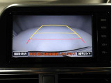 バックモニター装着車は後退時の強い味方です♪車庫入れや縦列駐車の際、後退操作の参考になるガイドラインをナビ画面に表示します。