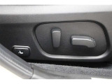 【パワーシート】 電動モーターで動くシートです。自分が調整したいと思う場所のスイッチを押している時間だけ動きます。