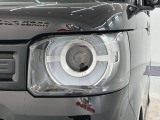 LEDヘッドライトは、点灯の瞬間から最大光量を発揮し、突然暗くなるトンネルなどでの安定感を高めます。