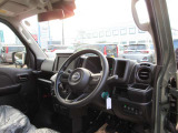室内広々キレイです。地デジメモリーナビ付