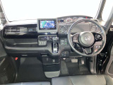 見通しのよいすっきりとした視界で、誰でも運転しやすいです。運転のしやすさは疲れにくさにも繋がりますよ♪
