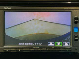 【バックカメラ】運転が苦手な方も車庫入れラクラクです!ギアをリバースに入れれば自動的に切り換わりますので、面倒な操作は不要です♪狭い駐車場もお車を傷つけず安心ですね!