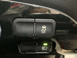 横滑りを抑えて、車を安定させます。