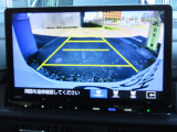 リアワイドカメラシステム!従来の視野に加えて、後方側方を約180&deg;まで見えるワイドビューと、後方を真上から見たような視野で駐車時などに便利なトップダウンビューの3つの視野があります!