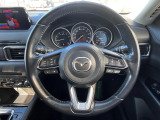 【純正革巻きステアリング】上質な革を使用することで、手にしっかり馴染みとても運転しやすいハンドルです♪