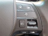ブルートゥースに接続すれば、運転中に電話がかかってきてしまった場合もハンドルから電話を取ることができます♪とても便利な機能です。