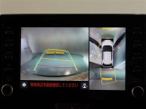 パノラミックビューモニター付きです。車両を上から見たような映像をモニター画面に表示。運転席からの目視では見にくい、車両周辺の状況をリアルタイムでしっかり確認できます。