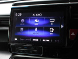 ナビゲーションは純正10インチメモリーナビ(VXU-217SWi)を装着しております。AM、FM、CD、DVD再生、Bluetooth、音楽録音再生、フルセグTVがご使用いただけます。