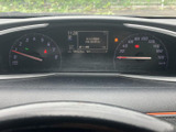 後方映像に加えて車両周辺の様子も画面で確認でき、駐車時の周囲確認をサポートします。ガイド線も表示されるため、駐車位置を把握しながら落ち着いて操作しやすい装備です。