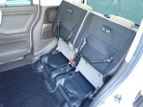 ◆チップアップ&ダイブダウン機構付【ULTR SEAT】は後席座面を左右分割で跳ね上げることができます。トランクで積載できない背の高い荷物をラクラク収納できます。ホンダ車ならではの人気装備です。