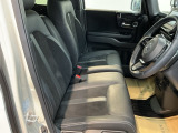フィット感のあるシート。しっかりと支えてくれるので、長時間の運転を快適にサポートしてくれます。