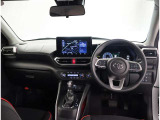 オシャレなインテリアで運転する気分も盛り上がりますよね^^