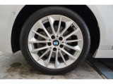 BMW純正アロイホイールを装備しております☆お問合せ(無料ダイヤル)0078-6002-613077迄お待ちしております。大阪府吹田市芳野町5-55 毎水曜、第二火曜日定休 営業時間10:00〜18:00