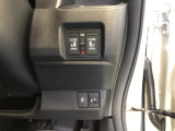 【両側電動スライドドア】リモコンや運転席のスイッチ操作のほか、ドアハンドルを少し引くだけでリアドアが自動開閉します♪