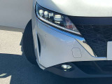 対向車がいてもハイビームを維持できるアダプティブLEDヘッドライトを装備。車速に応じてハイビームの自動配光を維持して、常に視認性の高い状態が維持されます。