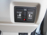 スマートキーや運転席のスイッチで後席両側スライドドアの開閉が可能♪電動だから力を入れてドアを開ける必要が無く、小さなお子様でも簡単に開け閉めでき快適です♪