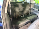 床下収納式のサードシートです。座席部分をコンパクトに収納でき、広大な荷室スペースとしてお使いいただけます!乗車人数や荷物の量など利用シーンに合わせて3列目を有効活用でき、とっても便利♪