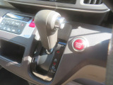 運転のしやすいシフトレバー。