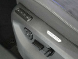 助手席もメモリー付き電動パワーシートです