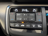 <フルオートエアコン>汗ばむ夏・じめじめする梅雨・寒い冬でも簡単操作で1年中快適なカーライフが楽しめます!オートモード以外にも風の調節や温度調節もできます!