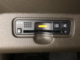ハンドルの左下にETCがついています。高速道路の料金所の通過も楽々です。 カードの取り出しもしやすい場所についています。