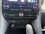 【デュアルエアコン】運転席と助手席でそれぞれお好みの温度を設定できます!「運転席は涼しくしたいけれど、助手席は少し暖かくしたい&hellip;」そんな、同乗者同士の体感温度に合わせられます。