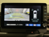 リバースギアに入れるだけで後方の表示へ切り替わります。夜間や雨の日の駐車も楽になりますよ。